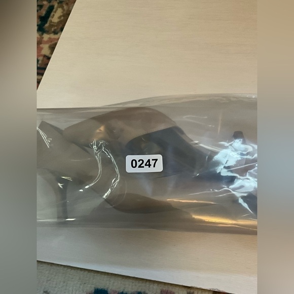 Moda Spana Cream/Tan Pointy Toe Heels Patient leather Size 8 - Picture 4 of 10